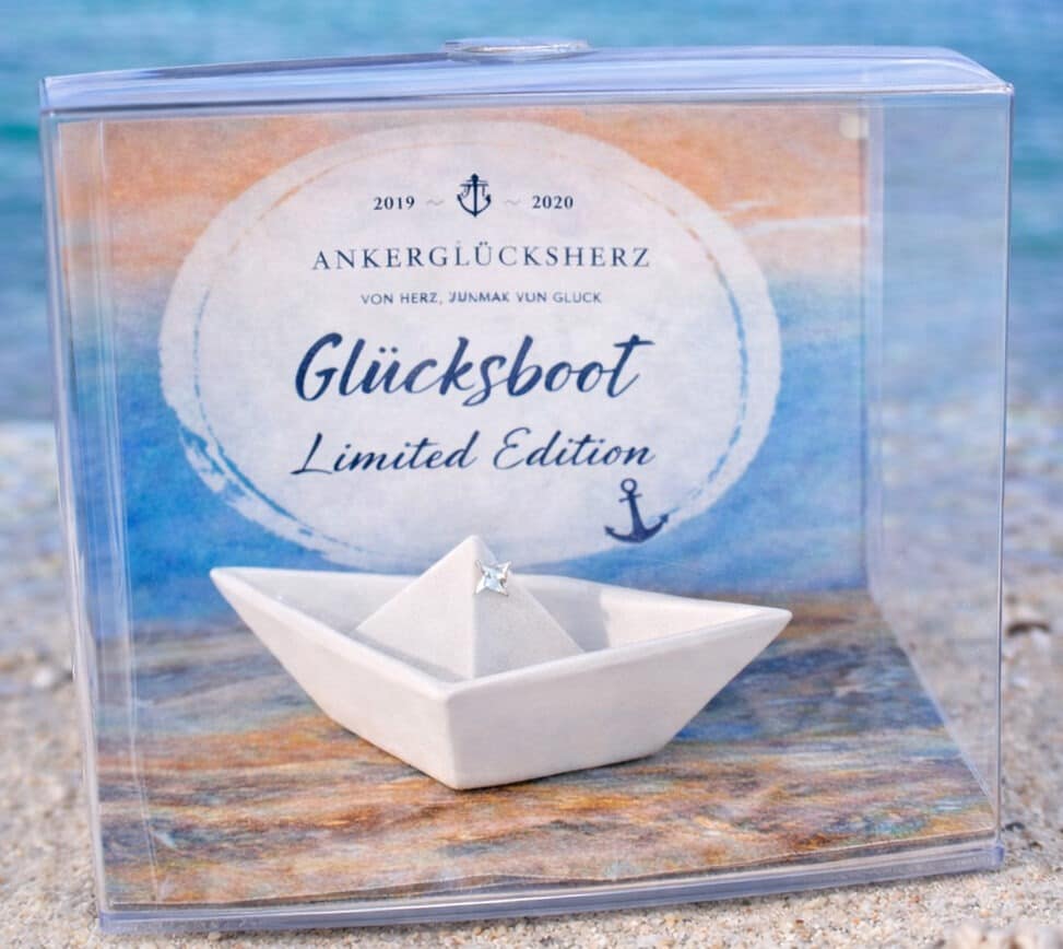 Maritimes Glücksboot von Ankerglücksherz – Glücksbringer in Geschenkbox